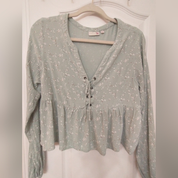 SO Sage Floral Peplum Blouse With Lace Up Front - Picture 1 of 11